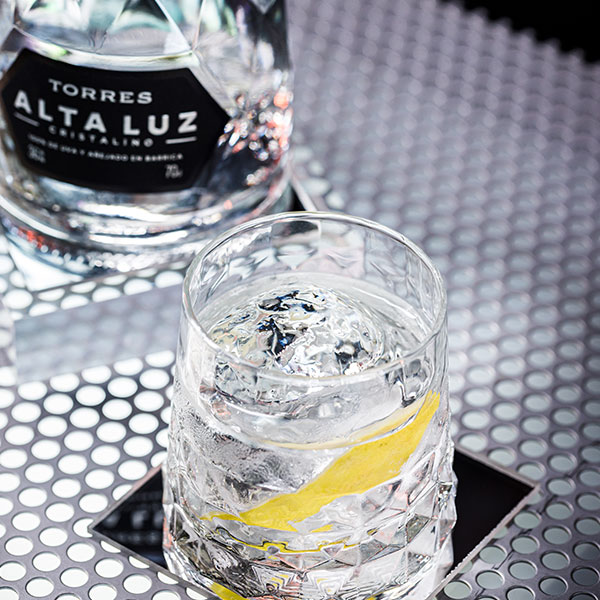 Torres Brandy Alta Luz On The Rocks